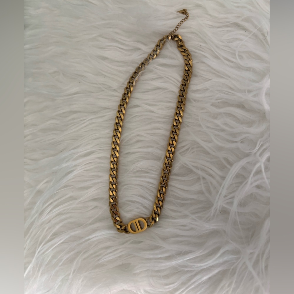 Elegant Gold Chain Necklace